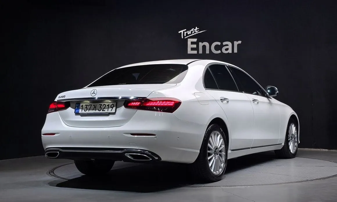Mercedes-Benz E-Class — фото 10