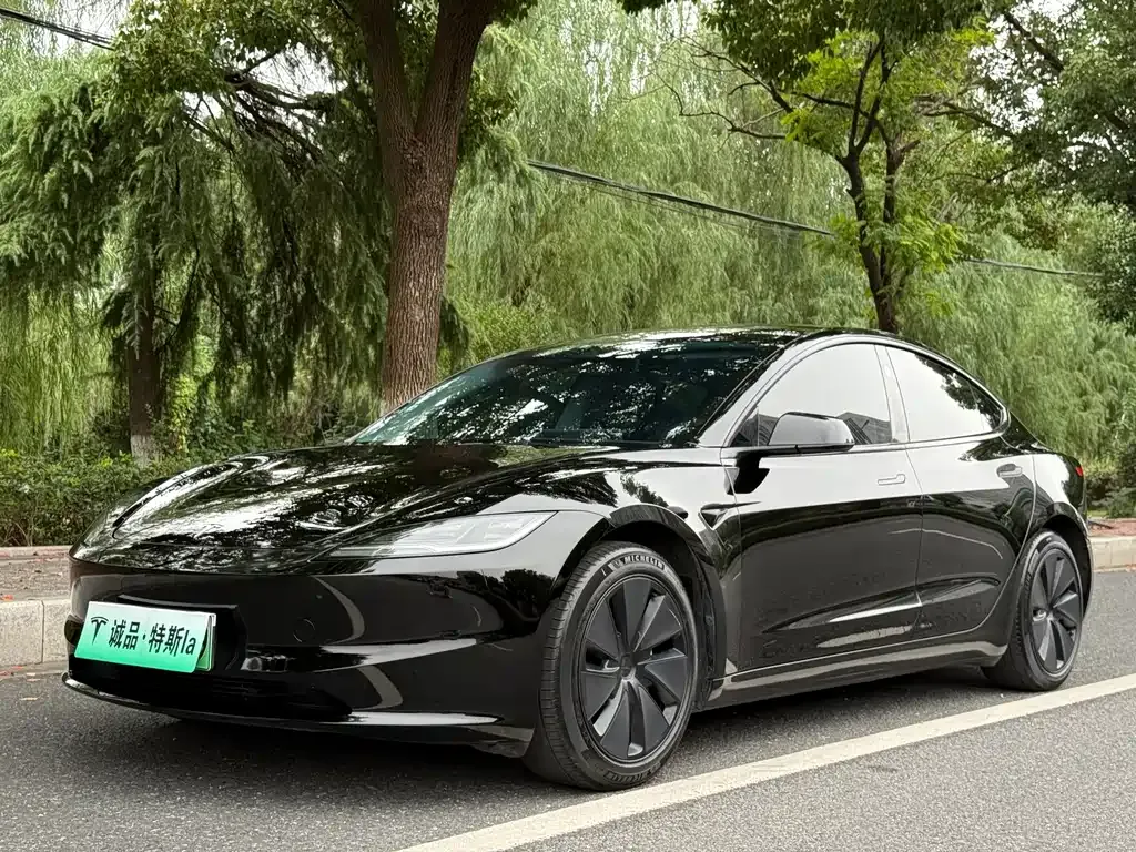 Tesla Model 3 — фото 1