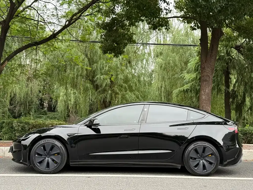 Tesla Model 3 — фото 9
