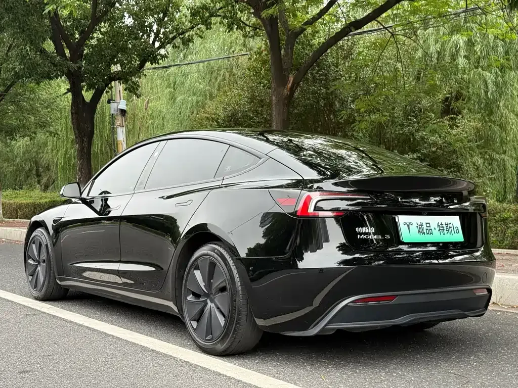 Tesla Model 3 — фото 7