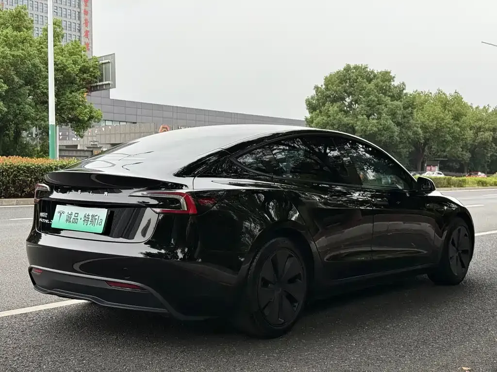 Tesla Model 3 — фото 6