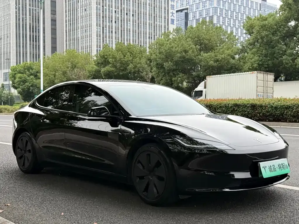 Tesla Model 3 — фото 2