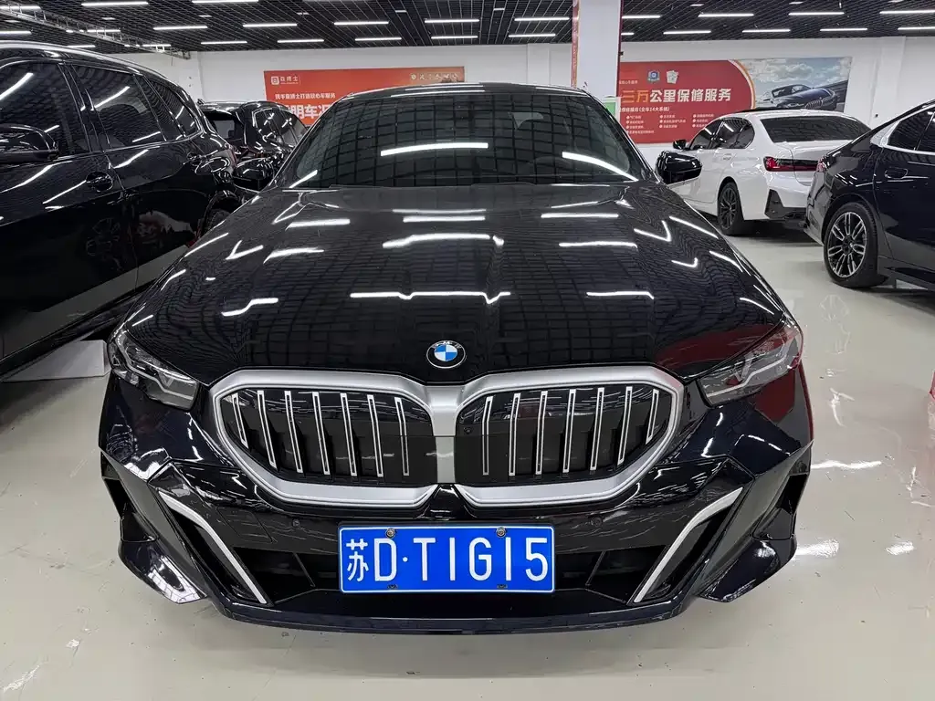 BMW 5 Series — фото 1