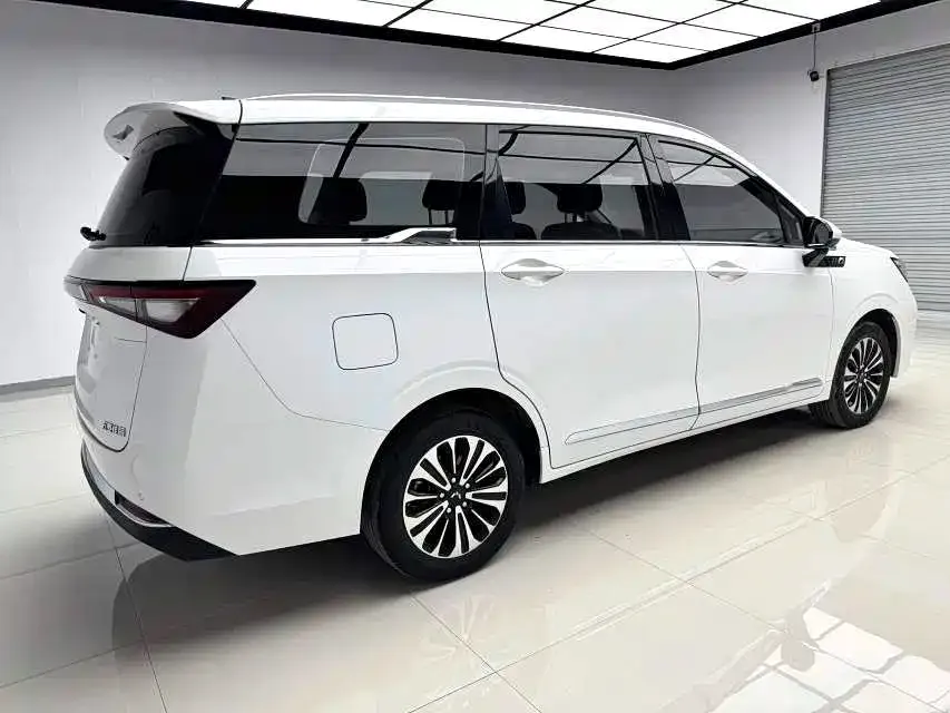 Wuling Jiachen — фото 7