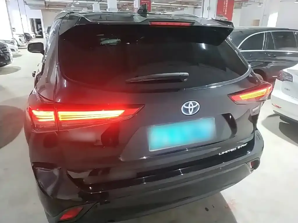 Toyota Highlander — фото 8