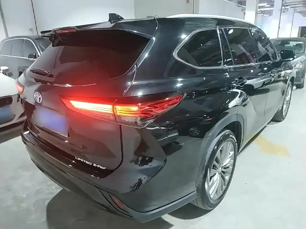 Toyota Highlander — фото 10