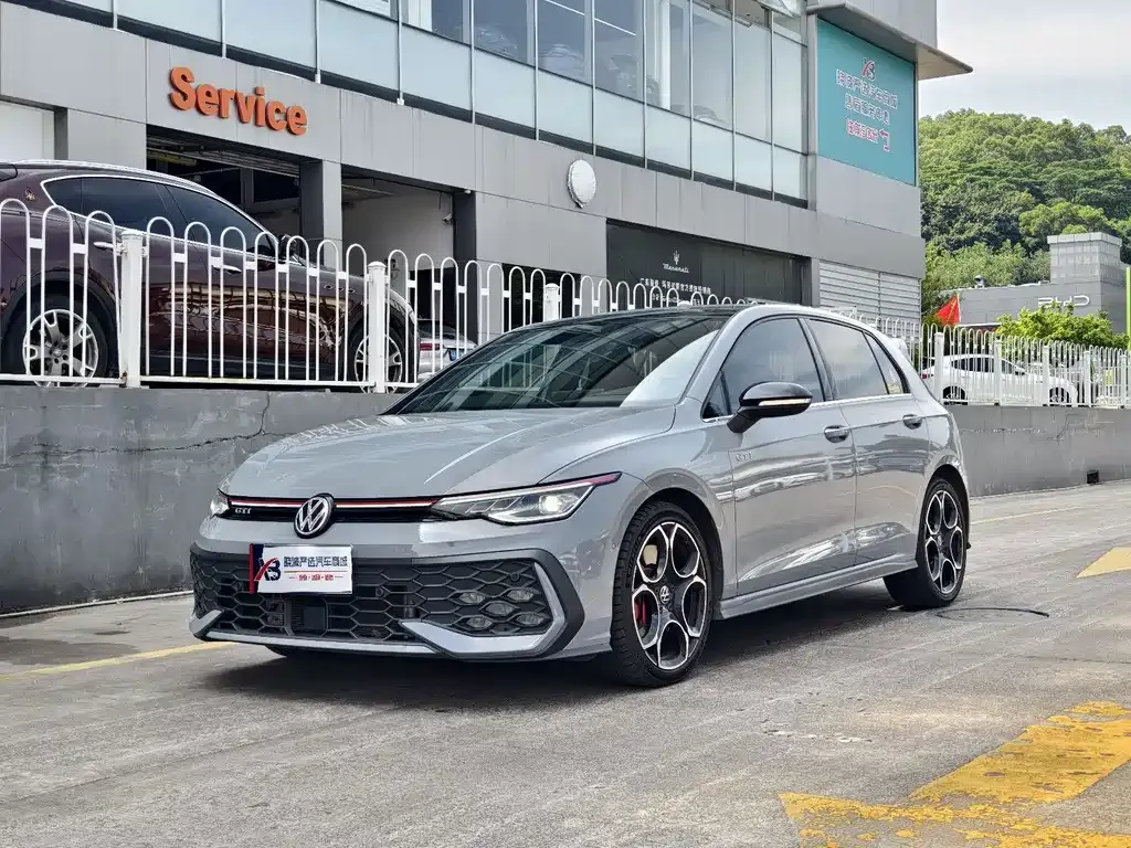 Volkswagen Golf GTI — фото 1