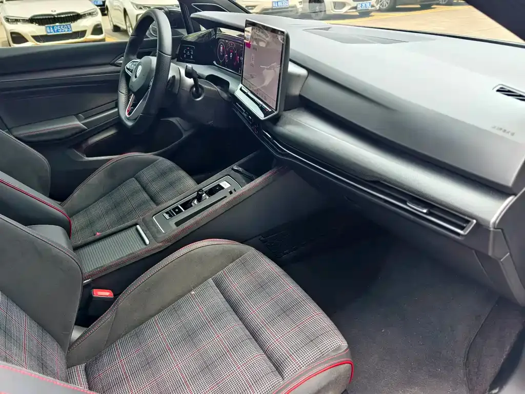 Volkswagen Golf GTI — фото 7