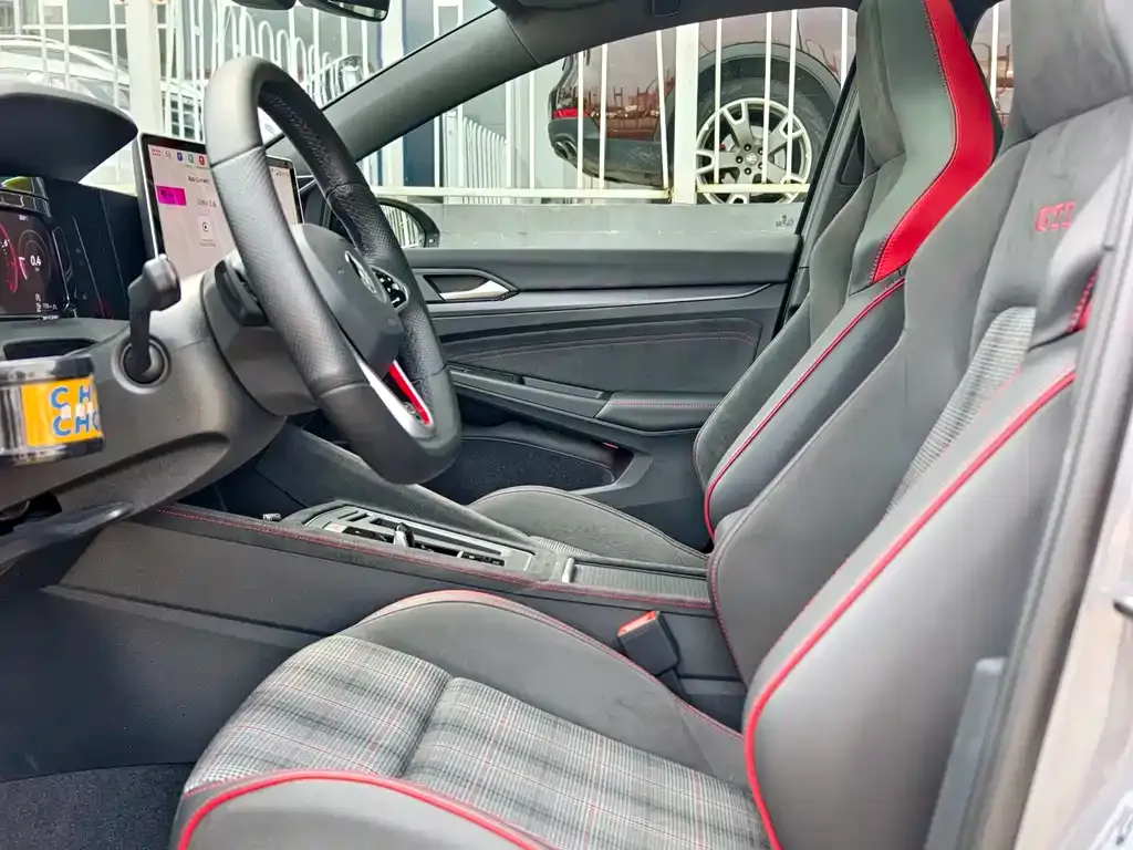 Volkswagen Golf GTI — фото 5