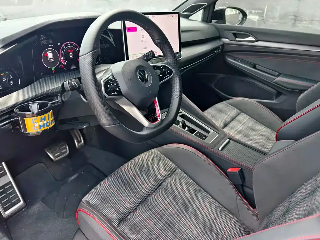 Volkswagen Golf GTI — фото 10
