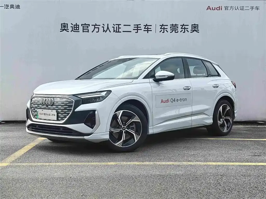Audi Q4 e-tron — фото 1