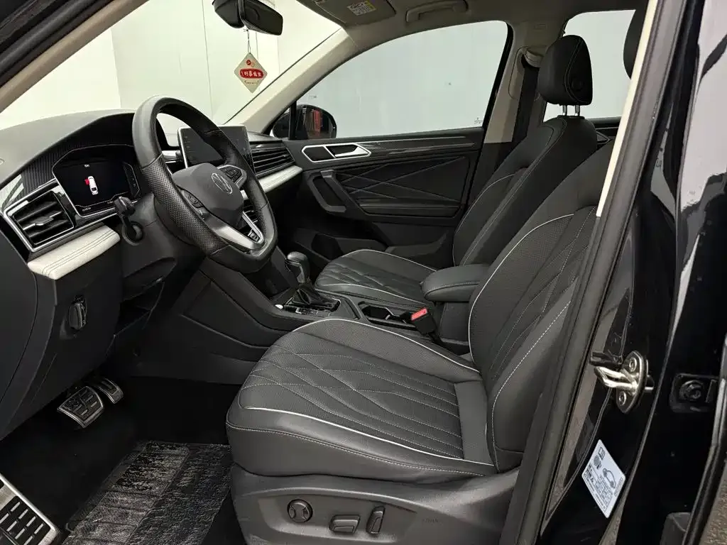 Volkswagen Tiguan L — фото 9