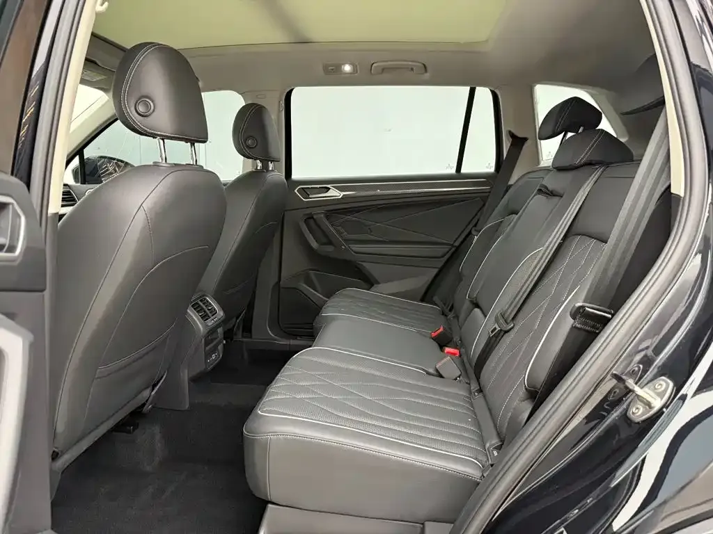 Volkswagen Tiguan L — фото 8