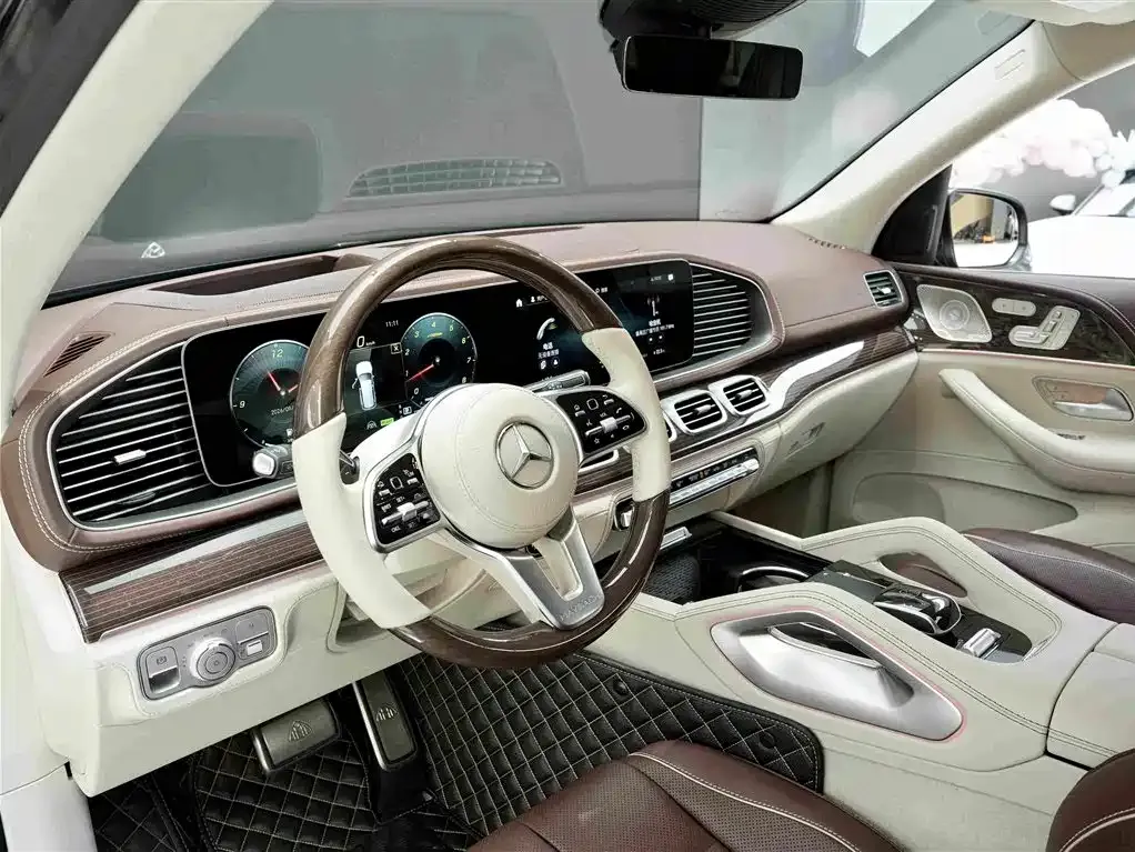 Mercedes-Benz GLS — фото 6