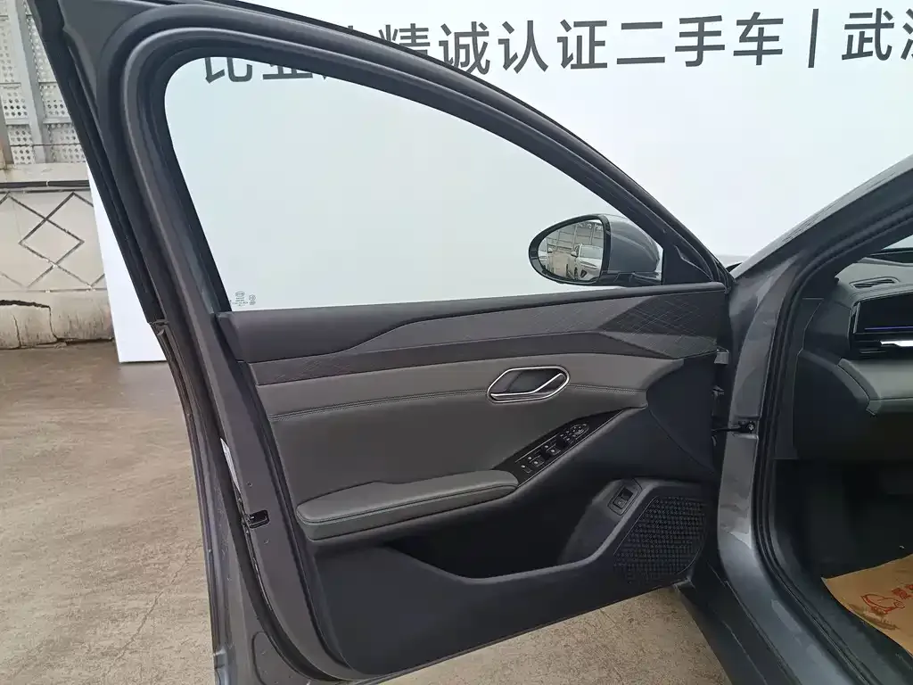 BYD Qin L — фото 9
