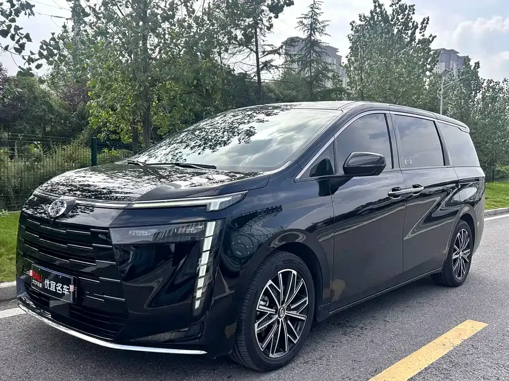 GAC Motor Trumpchi E8 — фото 1