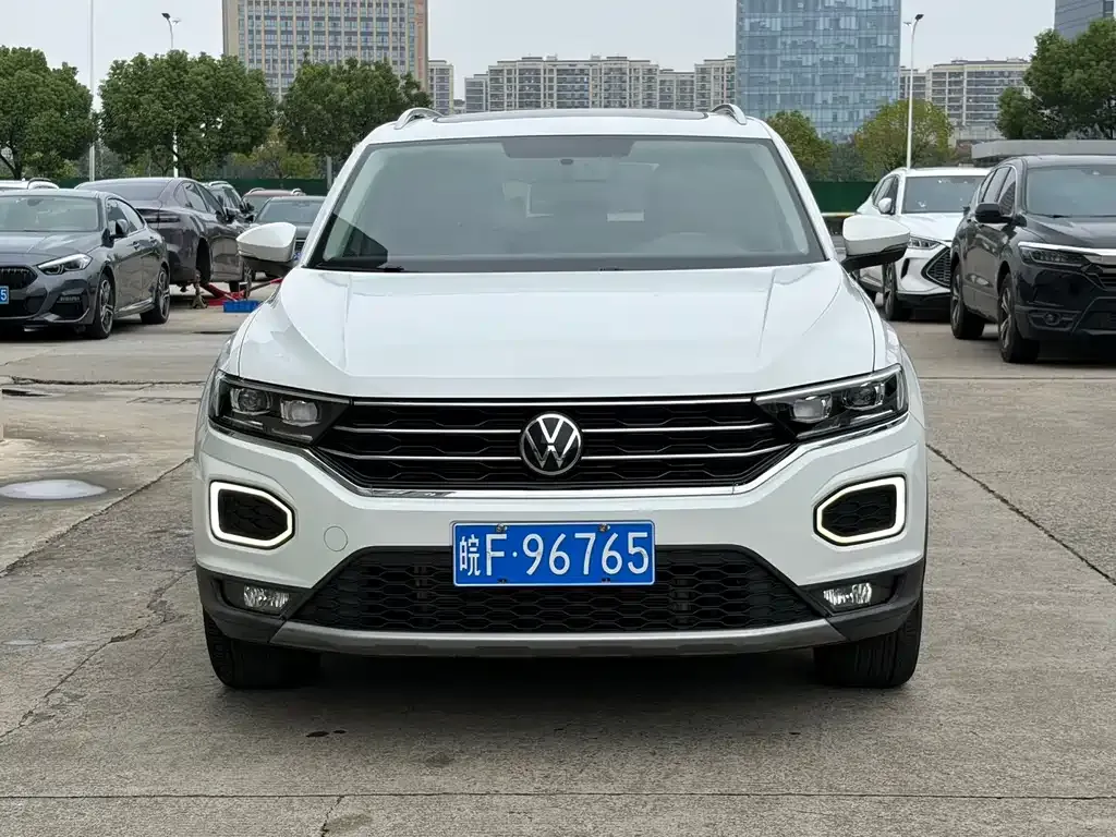 Volkswagen T-Roc — фото 8