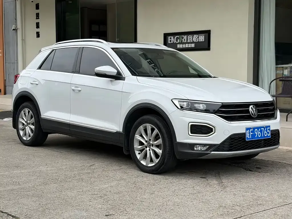Volkswagen T-Roc — фото 9