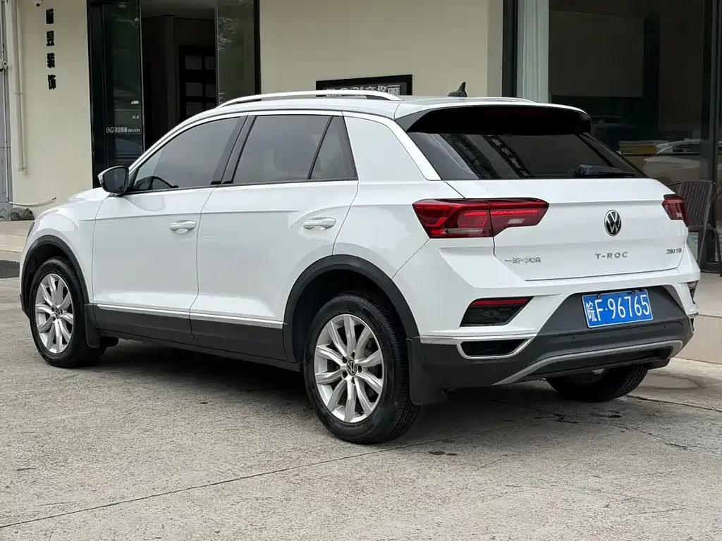 Volkswagen T-Roc — фото 6
