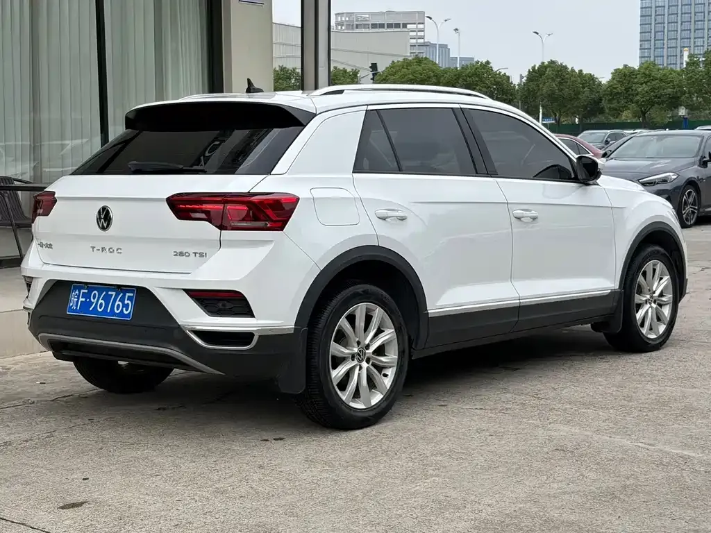 Volkswagen T-Roc — фото 4