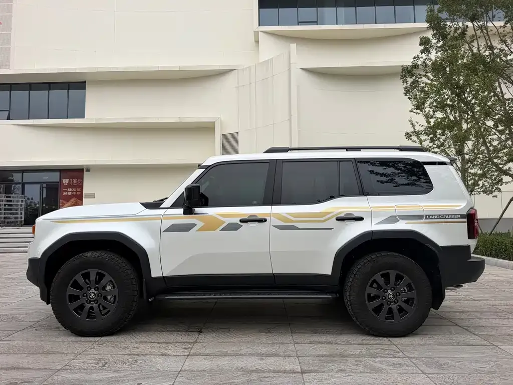 Toyota Prado — фото 9