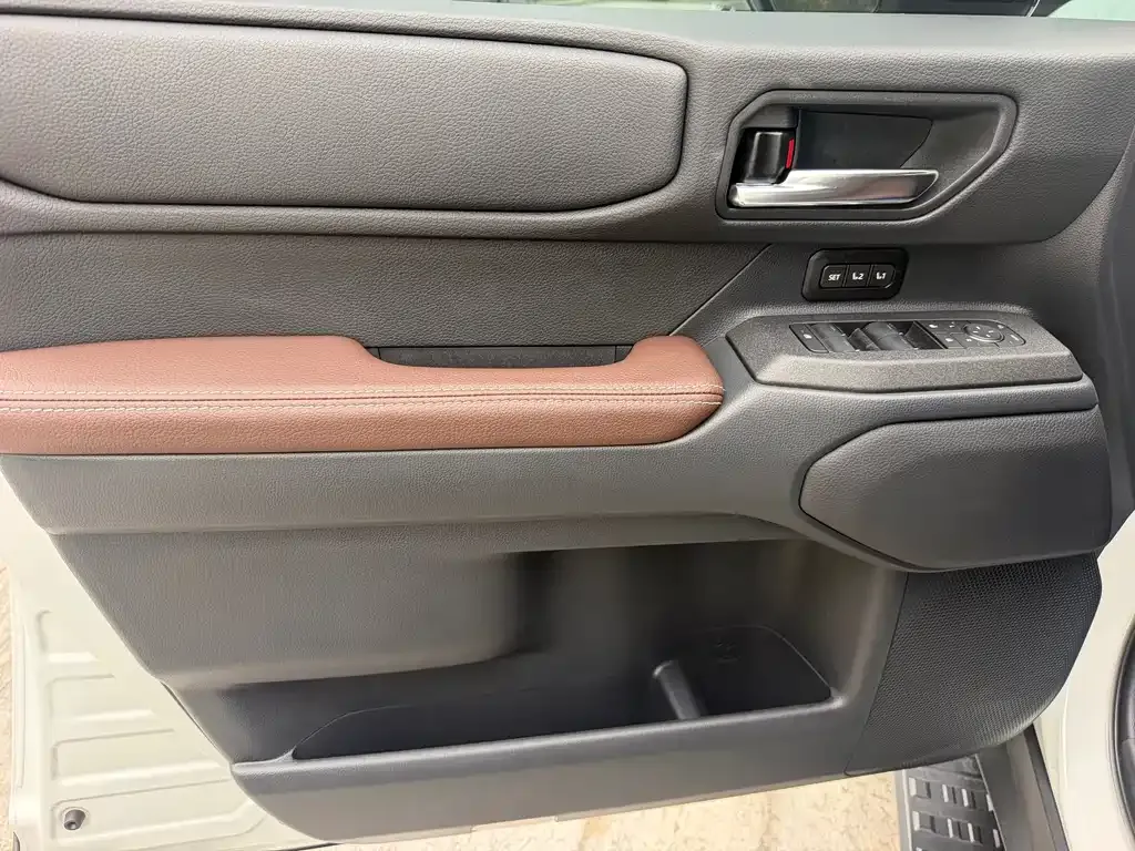 Toyota Prado — фото 2
