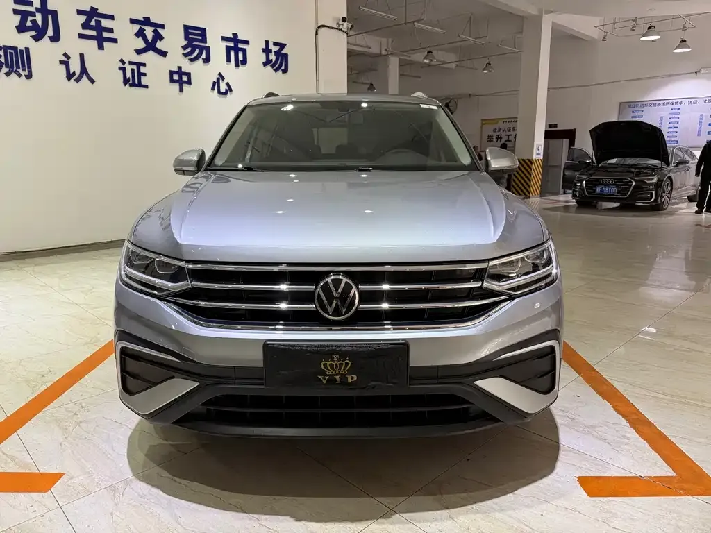 Volkswagen Tiguan L — фото 7