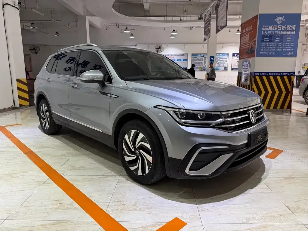 Volkswagen Tiguan L — фото 5