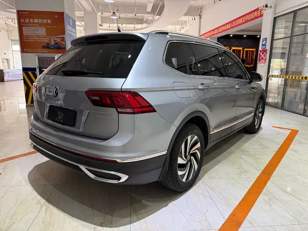 Volkswagen Tiguan L — фото 8