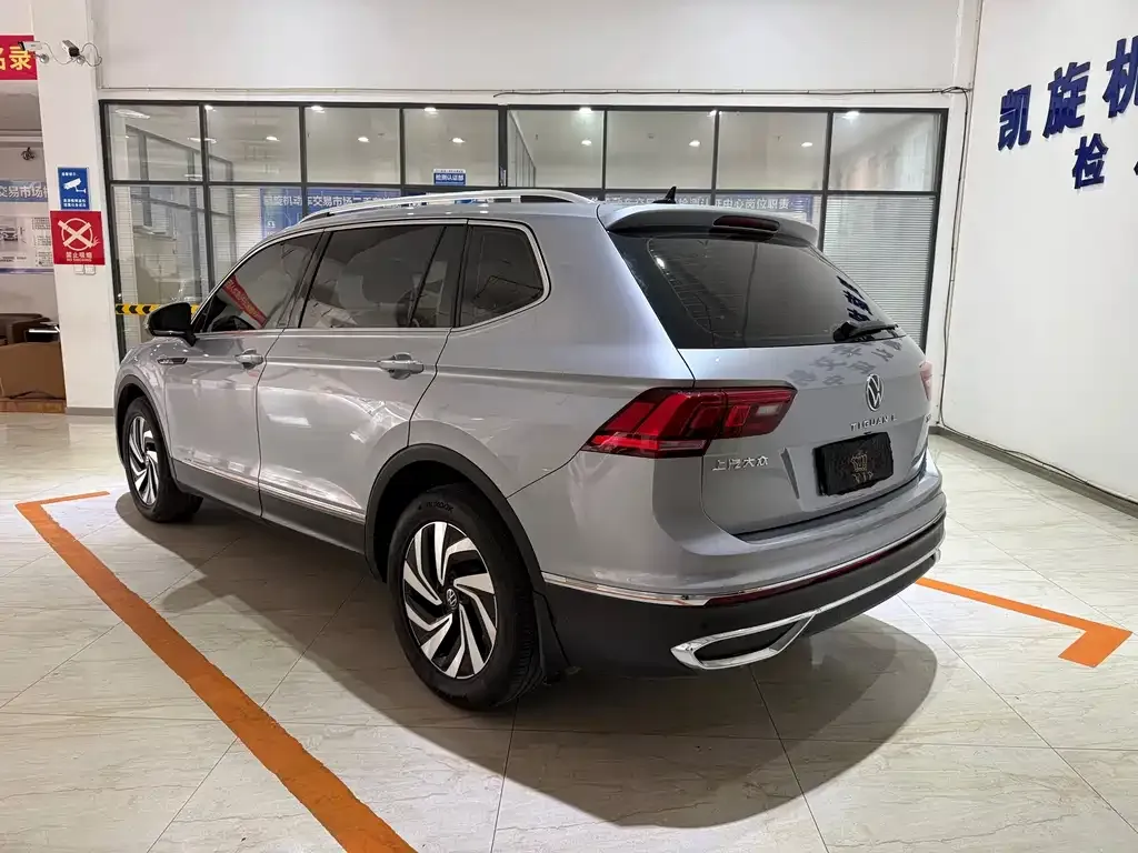 Volkswagen Tiguan L — фото 3