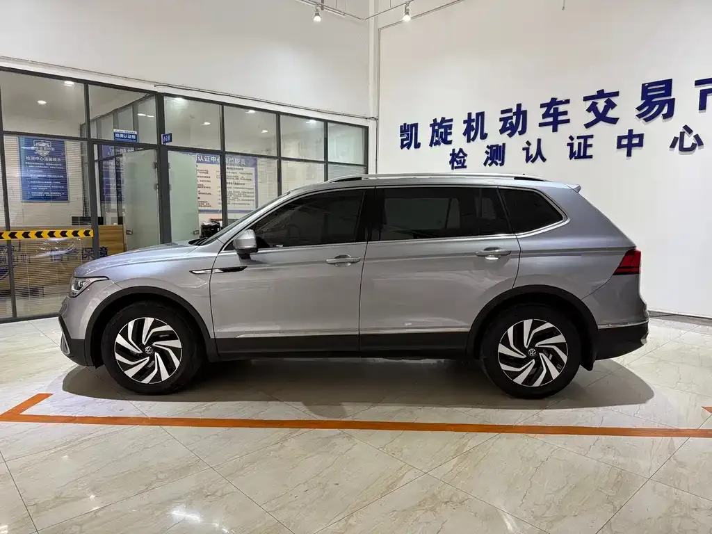 Volkswagen Tiguan L — фото 2