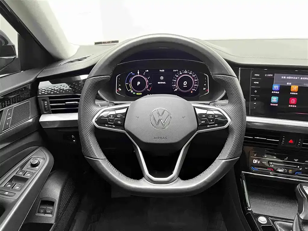 Volkswagen Passat PHEV — фото 10