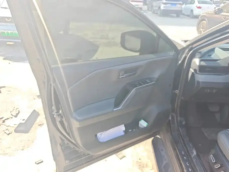 Toyota RAV4 — фото 9