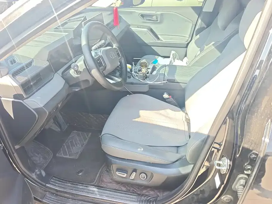 Toyota RAV4 — фото 10