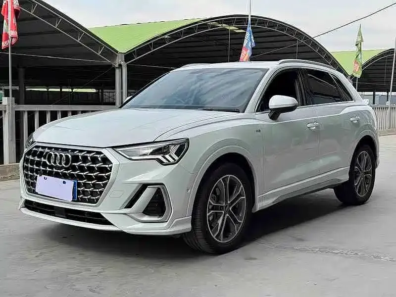 Audi Q3 — фото 1