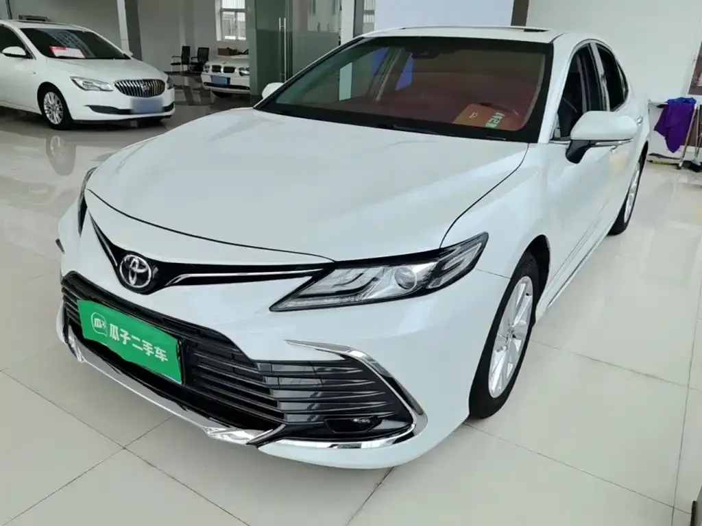 Toyota Camry — фото 6