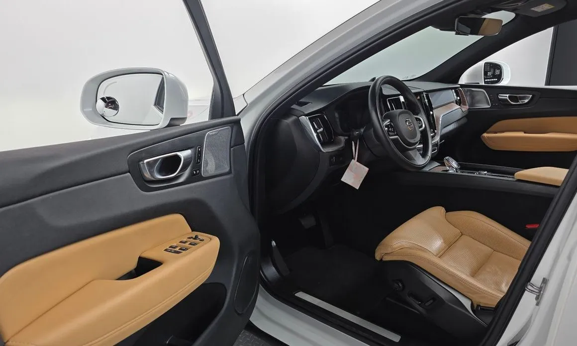 Volvo XC60 — фото 7