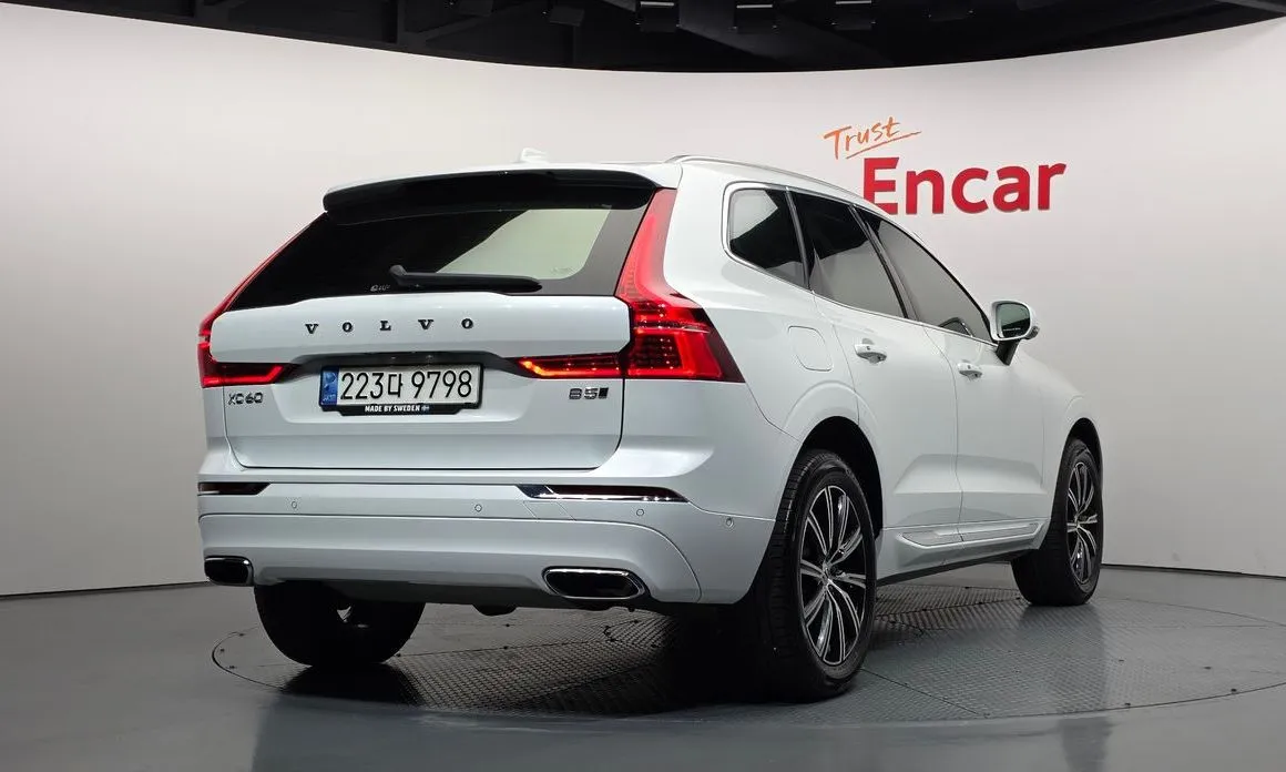 Volvo XC60 — фото 8