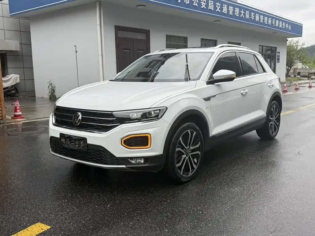 Volkswagen T-Roc — фото 1