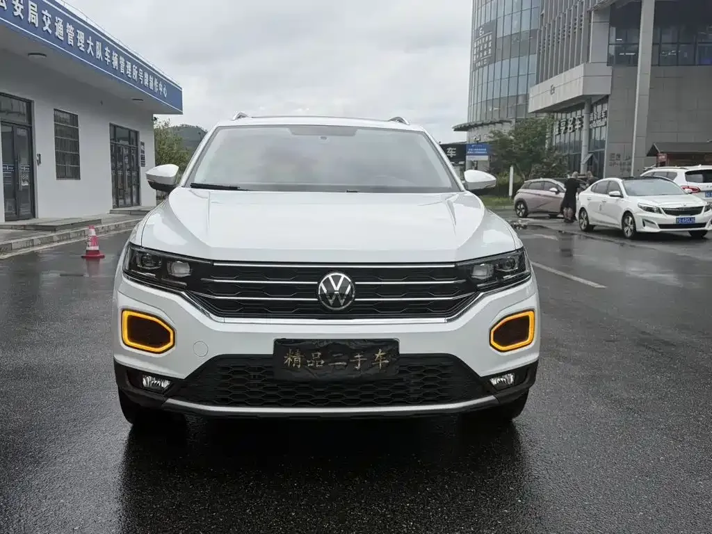 Volkswagen T-Roc — фото 9