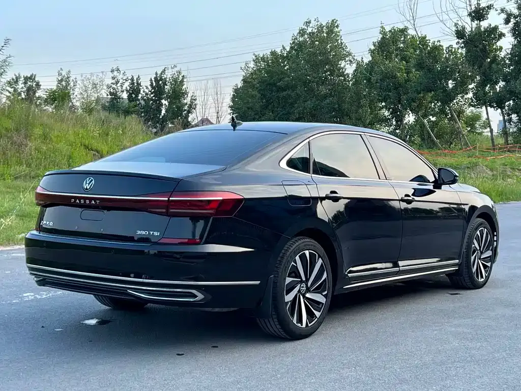 Volkswagen Passat — фото 10