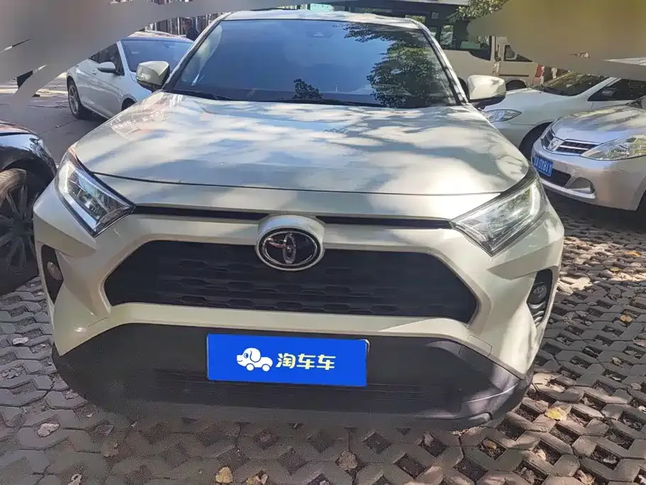 Toyota RAV4 — фото 5