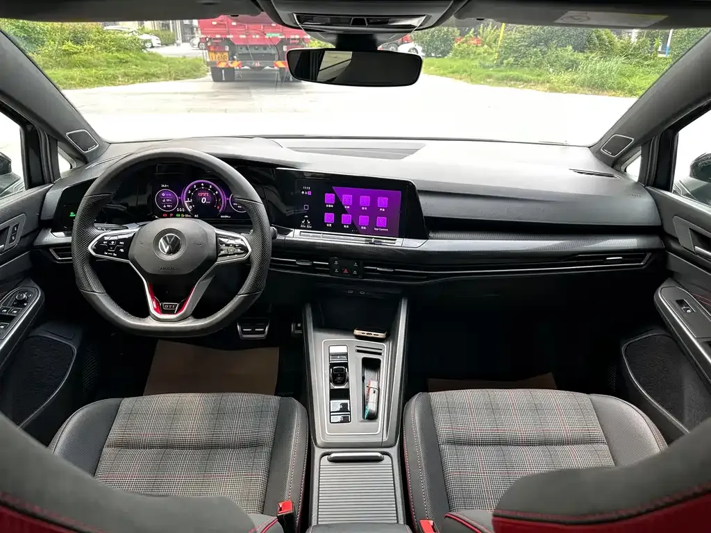 Volkswagen Golf GTI — фото 8