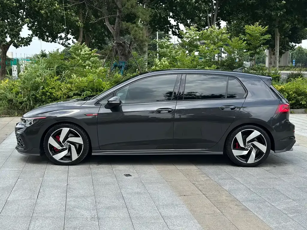 Volkswagen Golf GTI — фото 10
