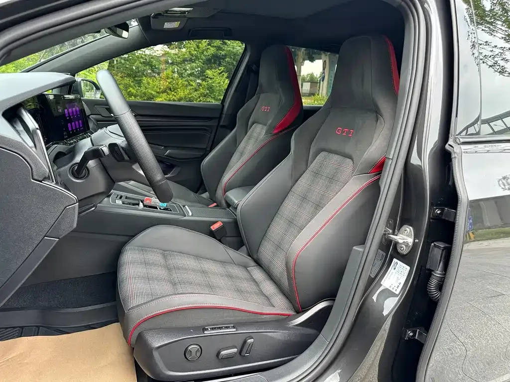 Volkswagen Golf GTI — фото 4
