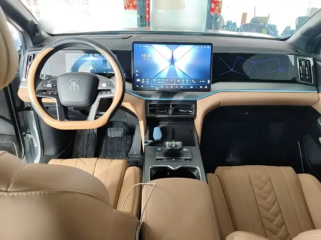 BYD L DM-i — фото 9