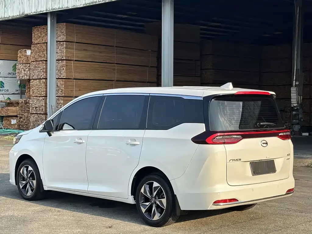 GAC Motor Trumpchi M6 — фото 10