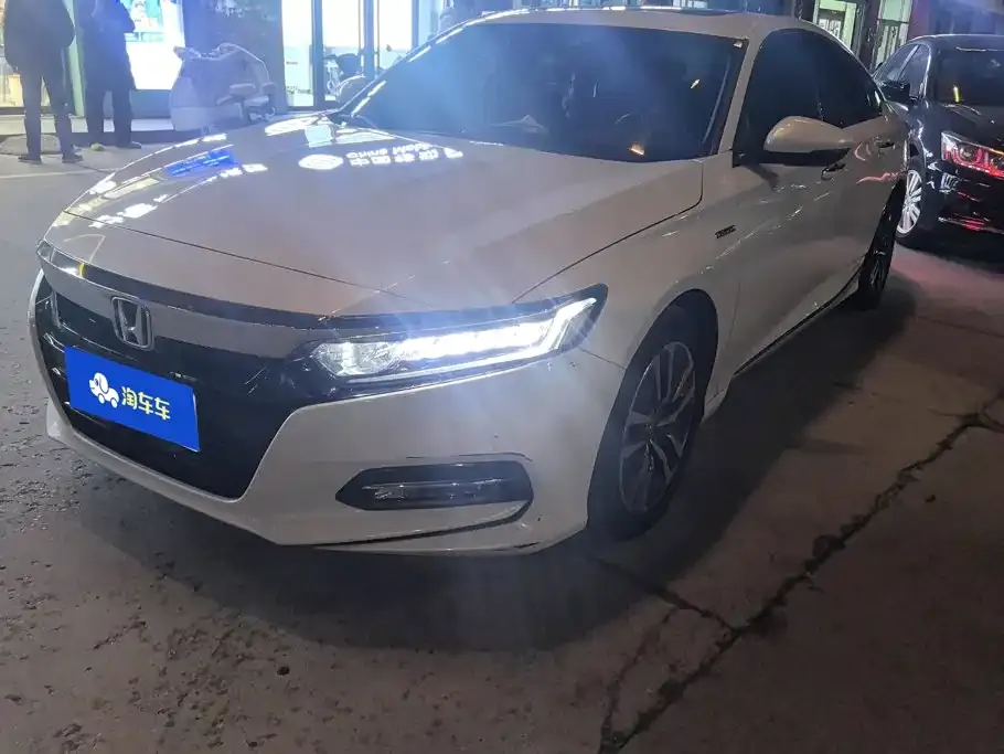 Honda Accord — фото 1