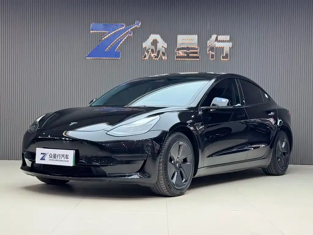 Tesla Model 3 — фото 1