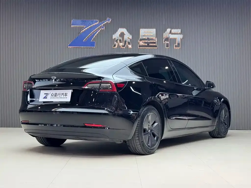 Tesla Model 3 — фото 4